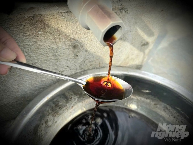 Fragrant drops of traditional fish sauce have been exported to the Australian market. Photo: Thanh Nga.