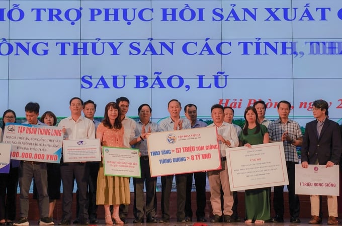 Hiện nay người nuôi tôm các tỉnh phía Bắc đang khẩn trương huy động mọi nguồn lực để nhanh chóng khắc phục hậu quả sau bão số 3, khôi phục lại hoạt động sản xuất. Đây là một hành trình đầy gian nan, vất vả.