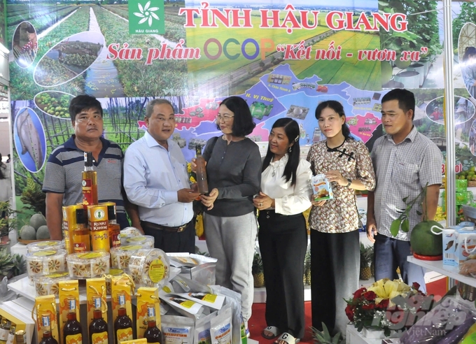 Nhiều tỉnh, thành vùng ĐBSCL đã tập trung đầu tư phát triển chương trình OCOP, góp phần tạo động lực để xây dựng nông thôn mới. Ảnh: Trung Chánh.