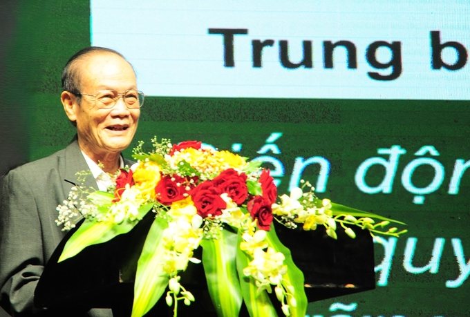 GS.TS Nguyễn Bảo Vệ, Phó Chủ tịch Hội đồng khoa học kỹ thuật (Công ty Cổ phần Phân bón Bình Điền) đánh giá, độ phì của đất ở vùng ĐBSCL chưa đến ngưỡng báo động, nhưng tính dễ tiêu đang giảm xuống. Ảnh: Kim Anh.