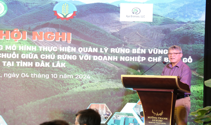 Doan Hoai Nam, Deputy Director of the Department of Forestry, delivering a speech at the conference. Photo: Quang Yen.