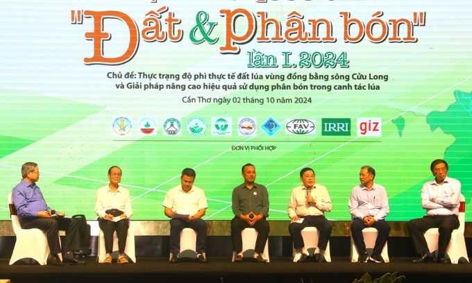 At the national workshop 'Soil and Fertilizer', experts presented the current status of soil fertility and discussed solutions to improve the efficiency of fertilizer use in rice cultivation. Photo: Kim Anh.