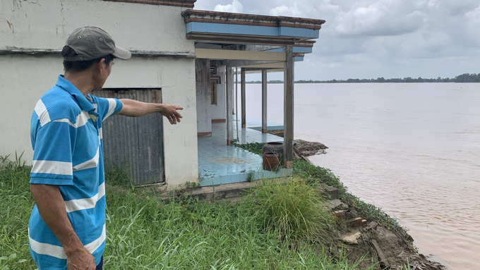 Residents living on the islets in the Mekong Delta are worried that future generations will have no land for cultivation due to the increasingly severe erosion. Photo: Ho Thao.