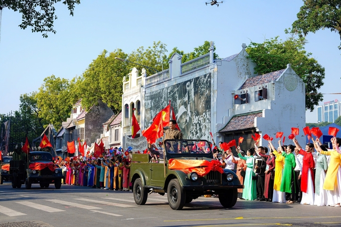 Hàng nghìn người dân Thủ đô kỷ niệm ‘Ngày hội Văn hóa vì Hòa bình’. Ảnh: Phương Bùi.