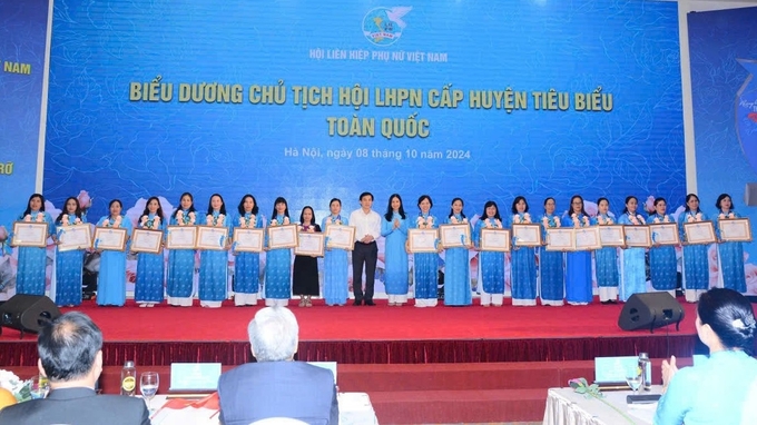 Những chủ tịch hội liên hiệp phụ nữ cấp huyện tiêu biểu toàn quốc được biểu dương.