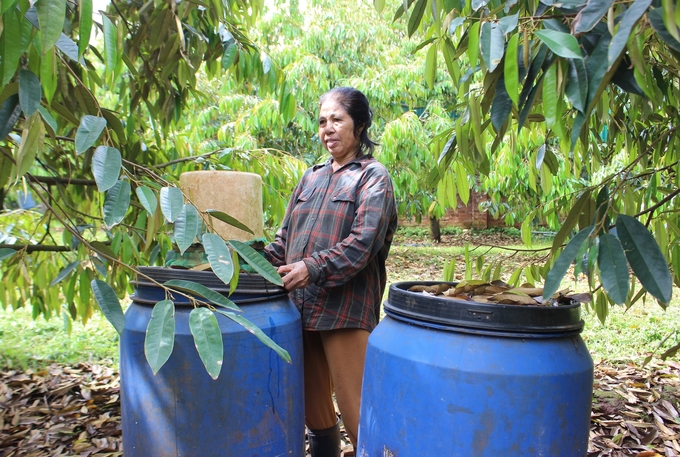 Farmers in Gia Lai Province have grown increasingly aware of the importance of self-produced biological products in fertilization and pest control. Photo: Tuan Anh.