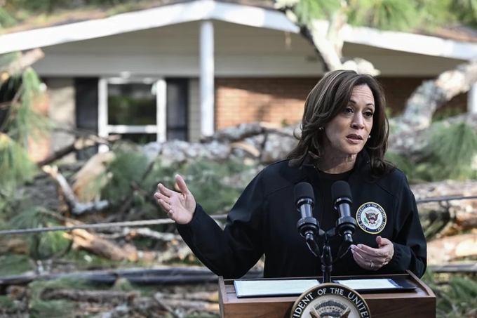 Phó Tổng thống Kamala Harris phát biểu về thiệt hại do bão Helene gây ra ở thành phố Augusta, bang Georgia, hôm 2/10. Ảnh: AFP.