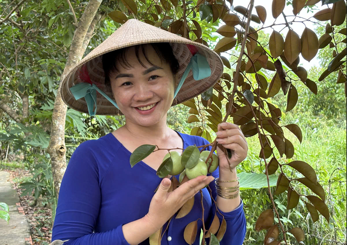 Mô hình vườn trái cây kết hợp du lịch sinh thái của ông Chín Hồng. Ảnh: Hồ Thị Thảo.