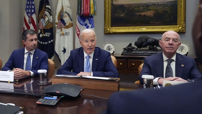 Tổng thống Joe Biden phát biểu trong buổi họp báo về phản ứng của chính phủ đối với cơn bão Helene tại Phòng Roosevelt ở Nhà Trắng, hôm 1/10. Ảnh: AP.