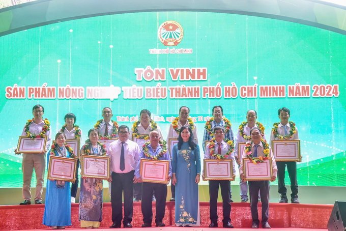 Tôn vinh 23 sản phẩm nông nghiệp xuất sắc nhất của TP.HCM. Ảnh: HND.