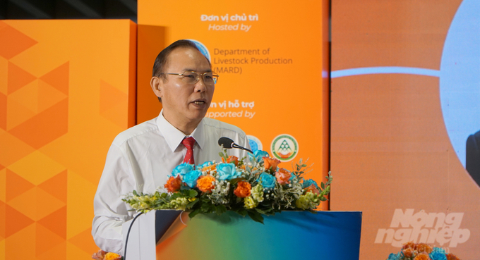 Deputy Minister of Agriculture and Rural Development Phung Duc Tien delivered the opening speech at the exhibition. Photo: Le Binh.