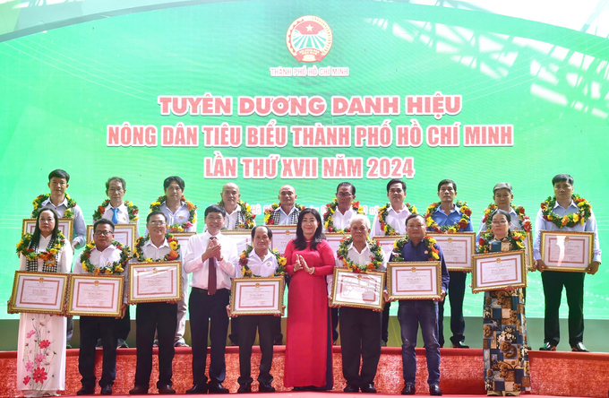 TP.HCM tuyên dương 17 nông dân tiêu biểu. Ảnh: HND.