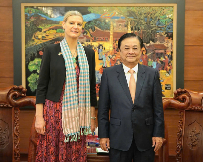 Ms. Hackett hopes that the two ministries can strengthen and deepen cooperation, especially in agricultural food cooperation in the spirit of the Memorandum of Understanding previously signed by the two sides. Photo: Linh Linh.