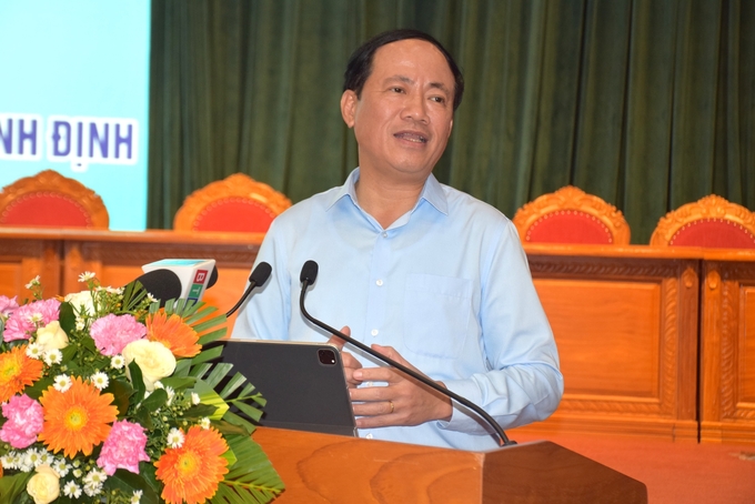 Pham Anh Tuan, Chairman of Binh Dinh Provincial People's Committee, suggested that farmers change their production mindset to have quality products to attract businesses to invest in deep processing factories. Photo: V.D.T.