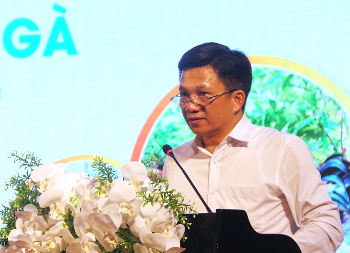 Mr. Le Minh Linh said that through the workshop, people will have access to the 18M1 hybrid chicken breed with good growth and development ability, stable quality, delicious meat, and good adaptation to many ecological regions. Photo: Pham Hieu.