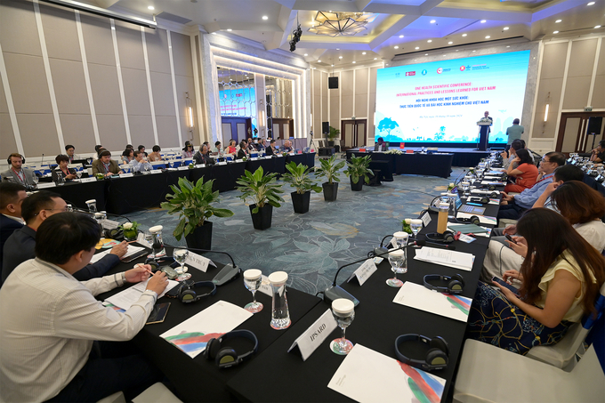 One Health Scientific Conference for sharing international lessons, took place on the morning of October 16. Photo: Tung Dinh.