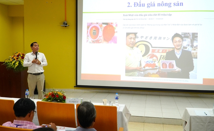 Experts from Can Tho University conducting a capacity-building training program for cooperative leaders and agricultural extension officers. Photo: Kim Anh.