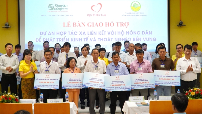 Cooperatives that are eligible for the 1 billion VND interest-free loans have committed to creating additional stable jobs for the impoverished and disadvantaged households within their areas. Photo: Kim Anh.