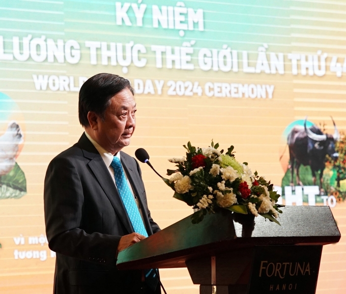 Minister Le Minh Hoan speaks at the event. Photo: Linh Linh.