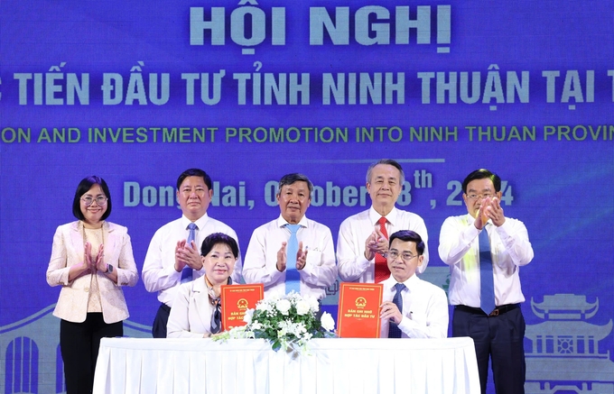 5 bản ghi nhớ hợp tác được các đơn vị và doanh nghiệp của 2 địa phương ký kết. Ảnh: TL.