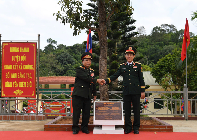 Chuyến tham quan Đồn Biên phòng tại cửa khẩu Lóng Sập. Ảnh: Quốc Tuấn.