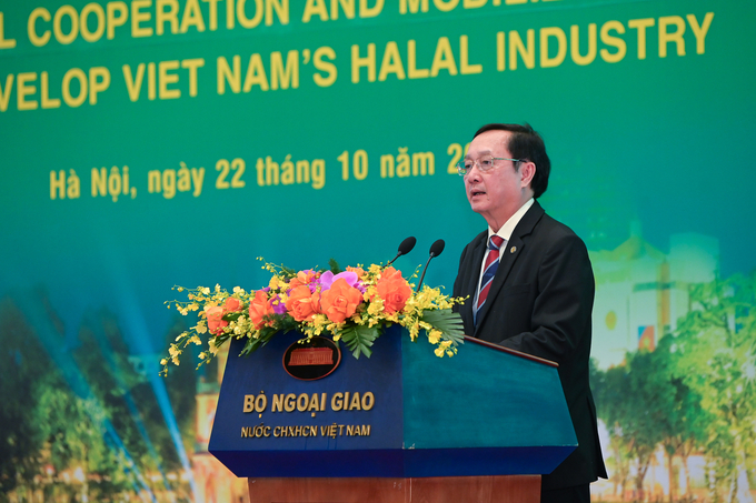 Minister of Science and Technology Huynh Thanh Dat shared at the conference. Photo: Tung Dinh.