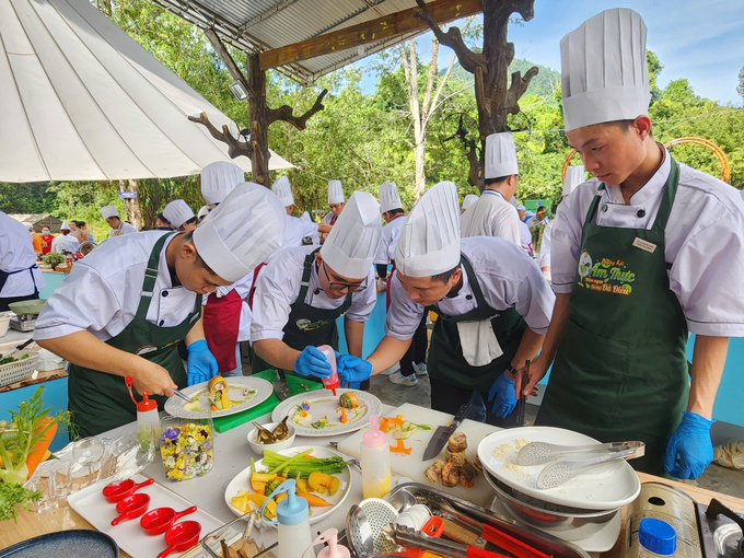 The dishes prepared by the teams were beautifully presented, delicious, and highly praised by the judges. Photo: PC.