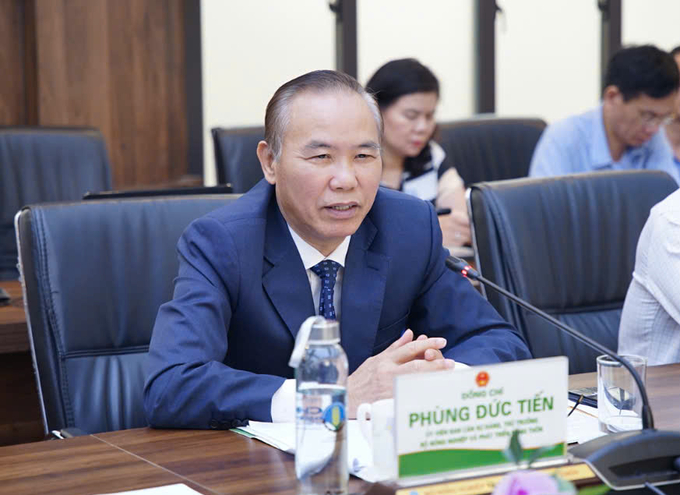 The Ministry of Agriculture and Rural Development (MARD) will direct the Department of Animal Health to coordinate with agricultural attachés and veterinary authorities from other nations to fully address the concerns that arise during the implementation of Circular 04, in a spirit of openness, according to Deputy Minister Phung Duc Tien. This will ensure better mutual understanding and closer cooperation. Photo: Linh Linh.