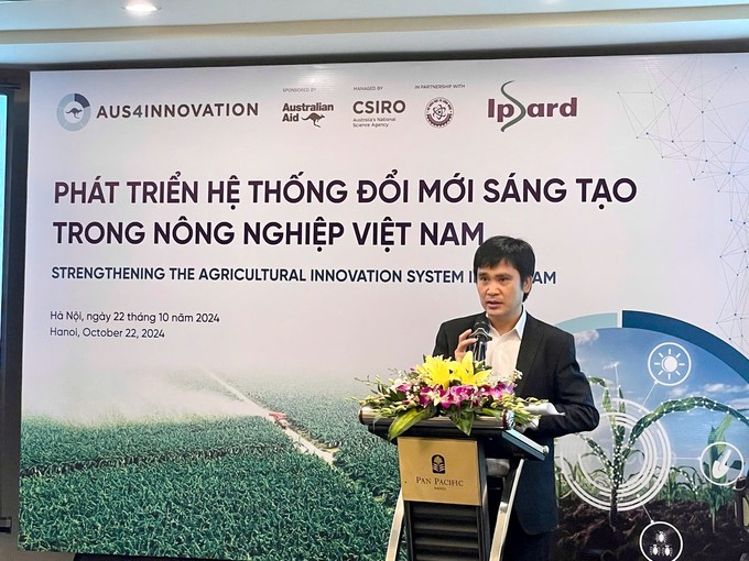 Dr. Tran Cong Thang, Director of the Institute of Policy and Strategy for Agriculture and Rural Development (IPSARD), shared about the research project. Photo: TT.