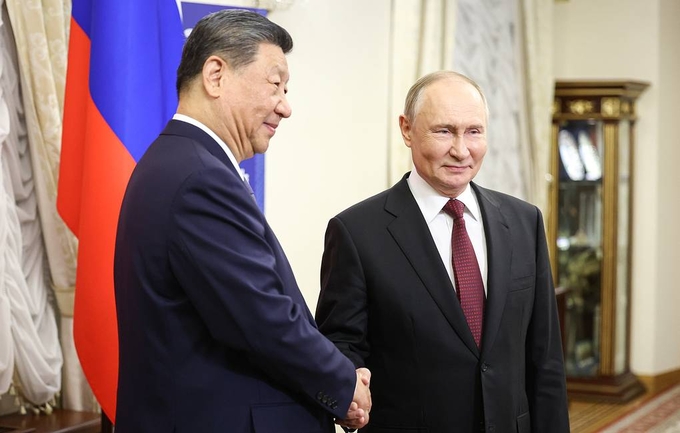 Tổng thống Nga Vladimir Putin và Chủ tịch Trung Quốc Tập Cận Bình đã có cuộc gặp bên lề hội nghị thượng đỉnh BRICS tại Kazan, Nga, hôm 22/10. Ảnh: TASS.