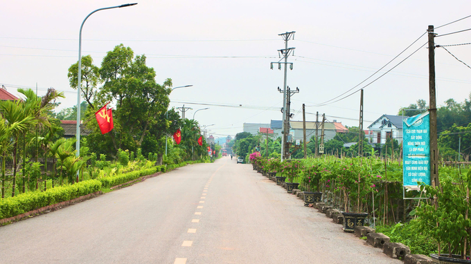 Đường làng ngõ xóm khang trang, sạch sẽ tại xã Tân Hưng (huyện Lạng Giang). Ảnh: Thanh Phương.