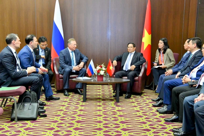 Prime Minister Pham Minh Chinh discussed matters with Sergei Kudryashov, General Director of Zarubezhneft. Photo: VGP.