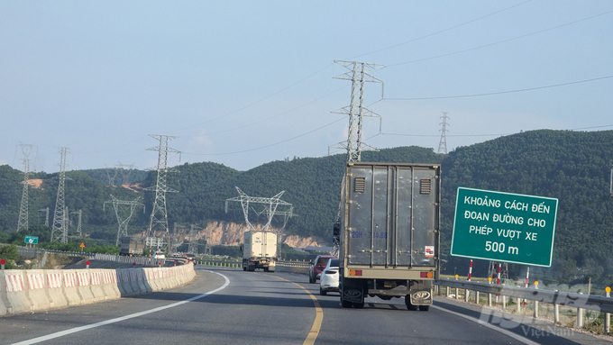 Một đoạn cao tốc Cam Lộ - La Sơn hiện hữu qua địa phận tỉnh Thừa Thiên - Huế. Ảnh: Công Điền.