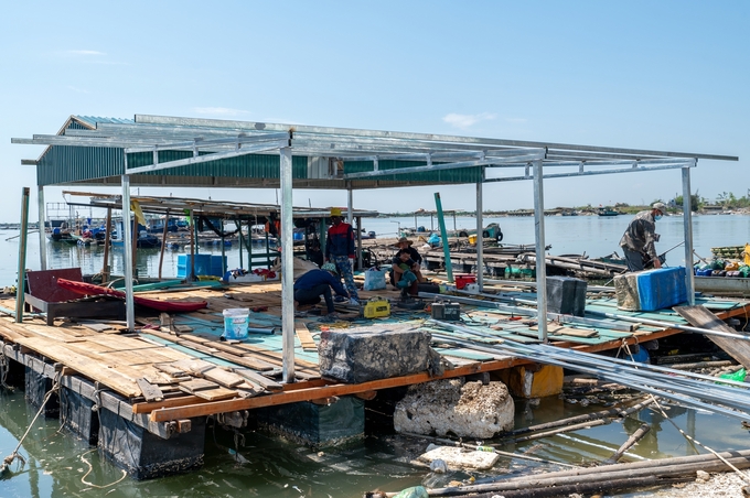 People actively repair infrastructure to restore production. Photo: Cuong Vu.