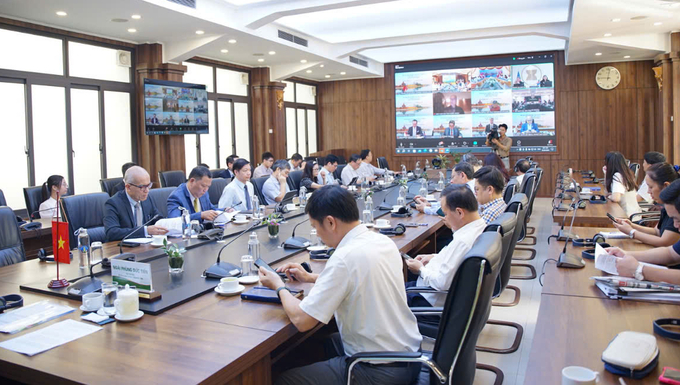 Representatives from the Departments and units of the Ministry of Agriculture and Rural Development attended the online conference from the Ministry's headquarters. Photo: Linh Linh.