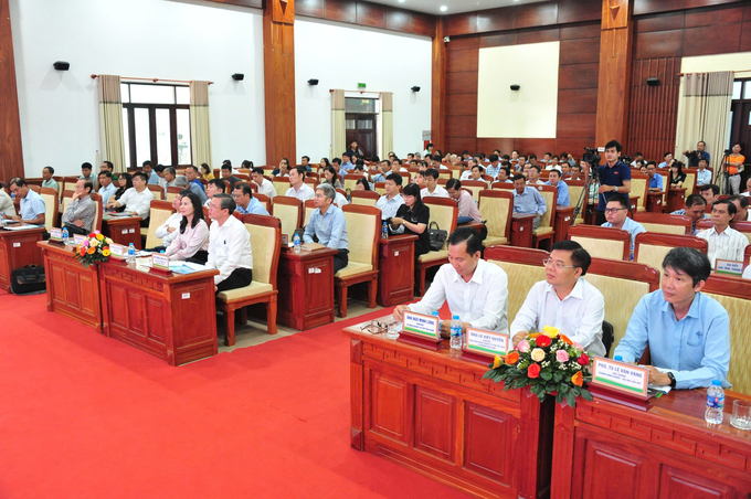 On the morning of October 25, the seminar 'Linking rice value chains to contribute to the implementation of the project for Sustainable development of 1 million hectares of high-quality rice in Hau Giang' was held. Photo: Le Hoang Vu.