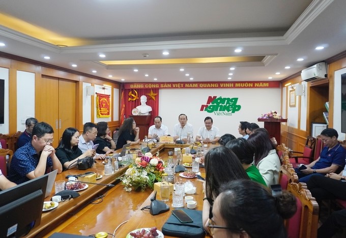 The meeting and discussion with a number of press agencies about the key contents of the agricultural sector in the last months of 2024 took place on the afternoon of October 25 at the headquarters of Vietnam Agriculture Newspaper. Photo: Hong Tham.