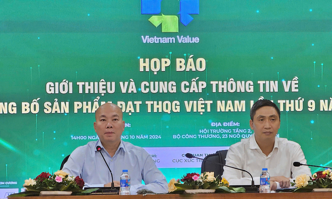 Cục trưởng Vũ Bá Phú (trái) chủ trì buổi họp báo. Ảnh: Bảo Thắng.