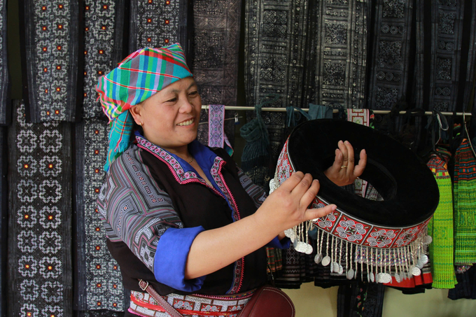 Ms. Ly Thi Ninh is hoping to establish a brocade weaving Cooperative in Mu Cang Chai. Photo: Thanh Tien.