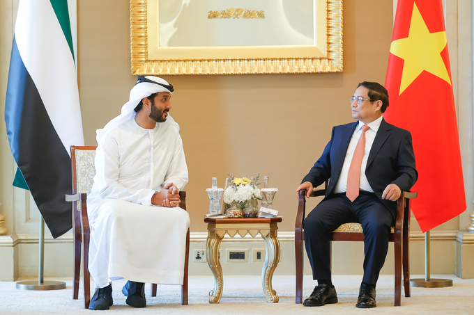 On the morning of October 28 (local time), Prime Minister Pham Minh Chinh received UAE Minister of Economy Abdulla bin Touq Al Marri. Photo: VGP.