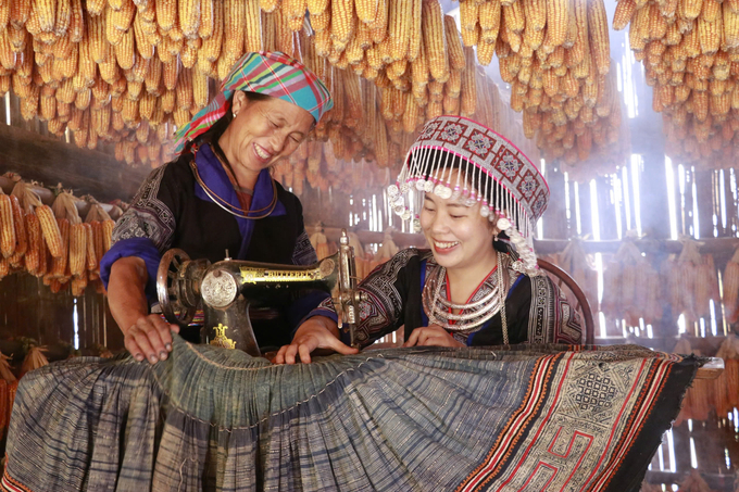 Within the corn house, there are numerous experiential spaces for tourists. Photo: Thanh Tien.