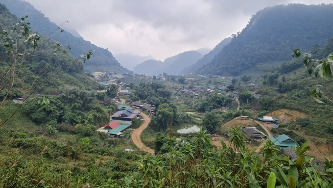 Ông Moong Văn Chun là niềm tự hào của xã Nậm Cắn nói riêng, của đồng bào dân tộc Khơ Mú nói chung. Ảnh: Việt Khánh.