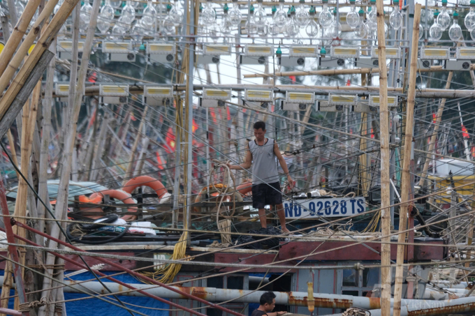 Fishing boats docked at Quan Vinh sluice (Nghia Hung district, Nam Dinh). Photo: Kien Trung.