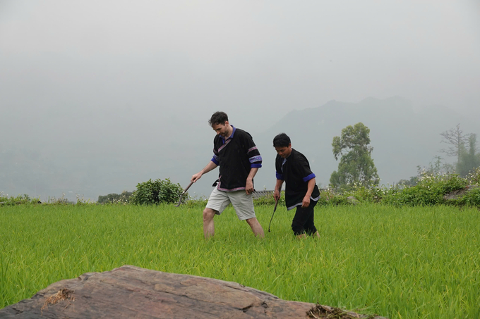 The number of foreign visitors coming to Mu Cang Chai is increasing. Photo: Thanh Tien.