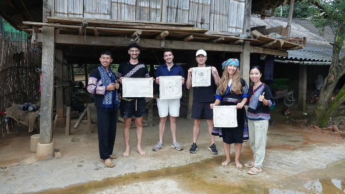 Tour packages in Mu Cang Chai is appealing to the foreigners. Photo: Thanh Tien. 