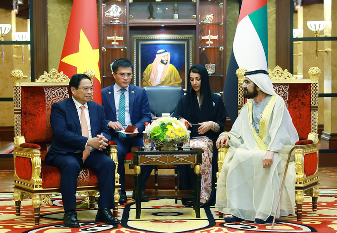 Prime Minister Pham Minh Chinh shared with the UAE Vice President and Prime Minister about Vietnam's important achievements since 2007. Photo: VGP.