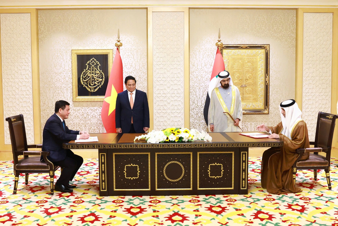 The two leaders witnessed the signing of the CEPA Agreement, Vietnam's first free trade agreement with an Arab country. Photo: VGP.