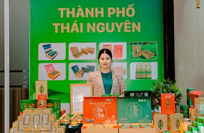 Trưng bày các sản phẩm OCOP của TP.Thái Nguyên. Ảnh: Hoàng Anh.