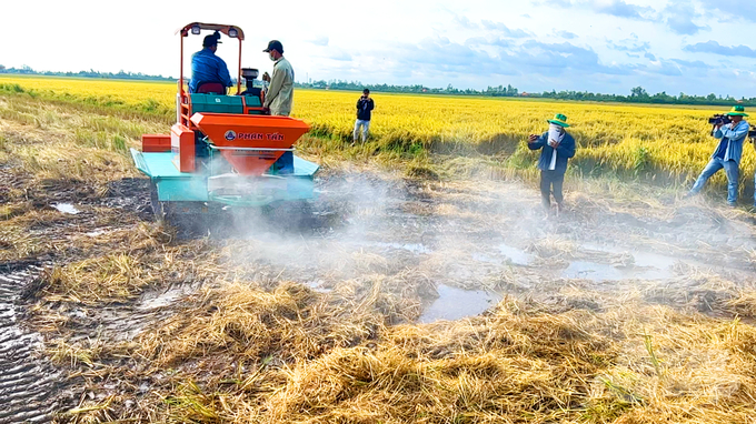 Phan Tan’s integrated tilling and bio-fertilizer sprayer has significantly improved rice farming practices in the Mekong Delta. Photo: Le Hoang Vu.