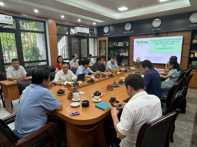 The experience-sharing session at the Ministry of Agriculture and Rural Development on September 15, 2024, focused on the development of Tram Chim ecological rice, organized by Mekong Organics at the invitation of Minister Le Minh Hoan.